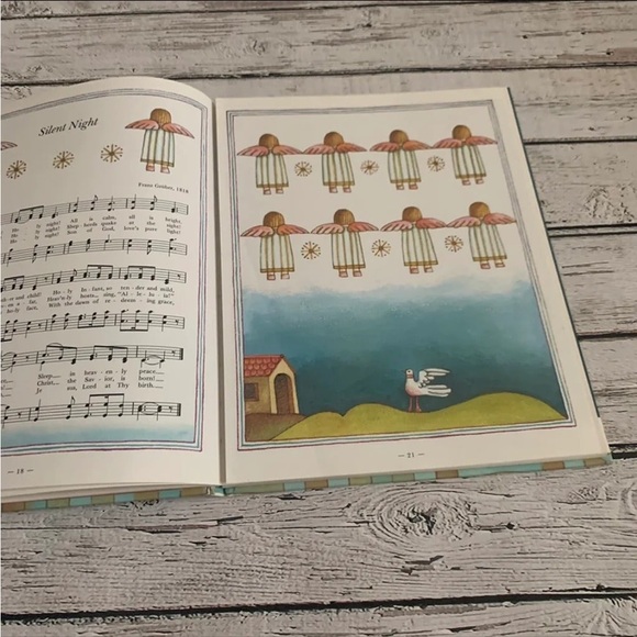 Vintage Tomie DePaola's Book of Christmas Carols Hardback Music Book 1987 - Picture 6 of 8